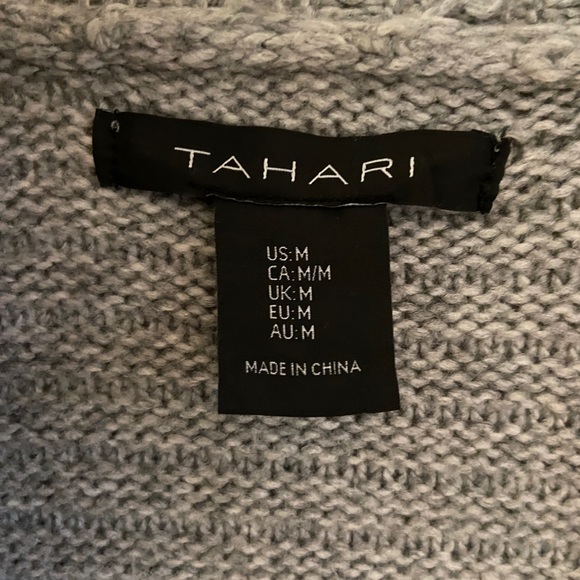 Tahari long cape like sweater size medium - Picture 3 of 4